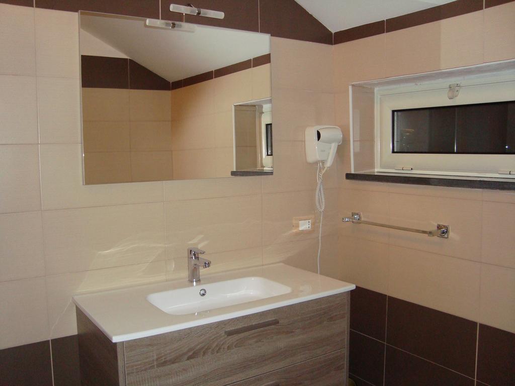 Holiday Affittacamere Corigliano Calabro Habitación foto