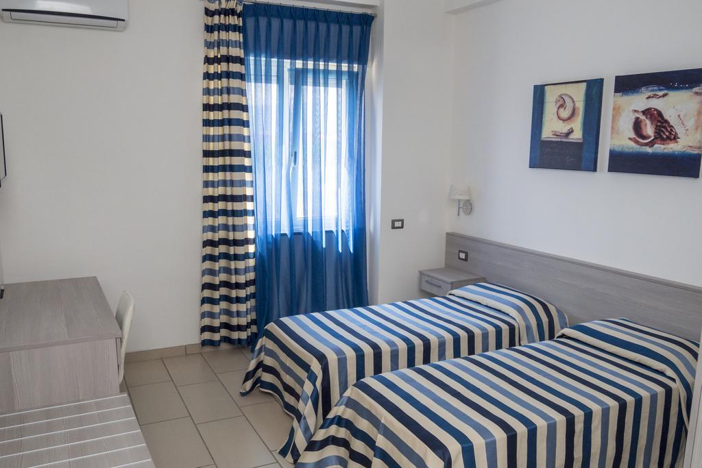 Holiday Affittacamere Corigliano Calabro Exterior foto